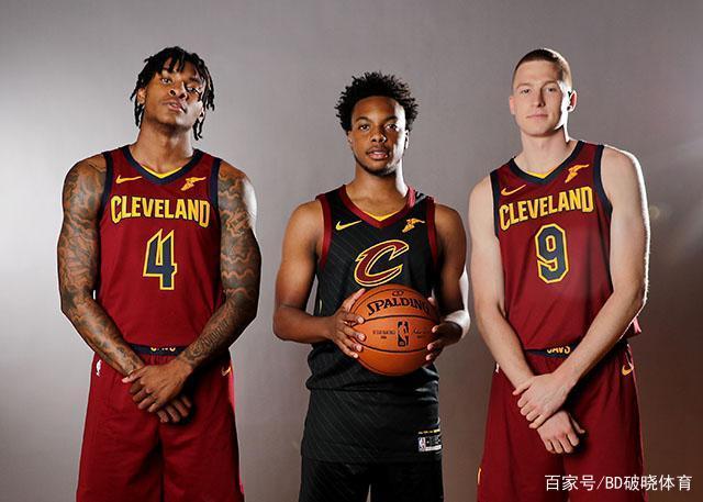 由于伤病 由于伤病